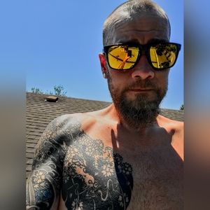 Meet your Posher, Dabeardedoneerie